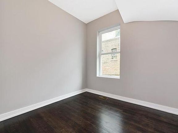 5th image of 3936 N Sacramento Ave