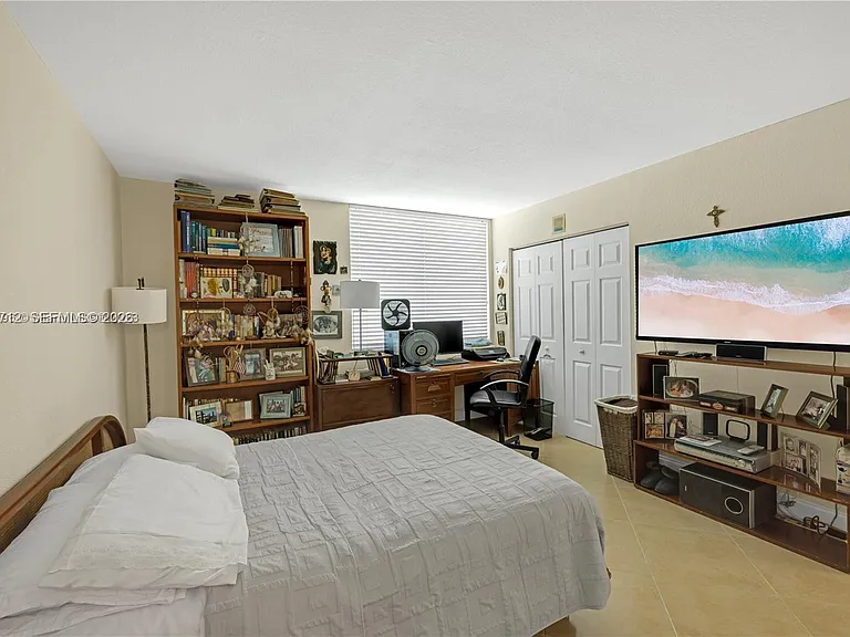 9125 SW 77th Ave #802 — Photo 6