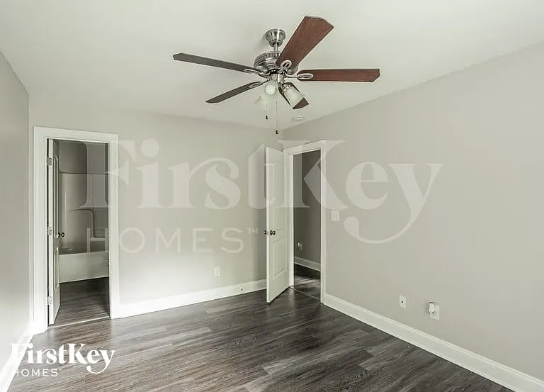 1000 Harris St — Photo 7