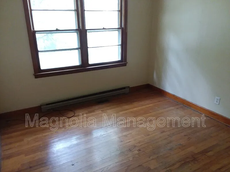 3 bed, 1.0 bath, $1,250 — Photo 3