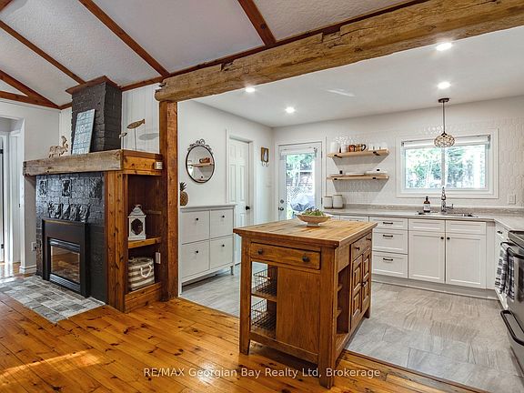 5th image of 369 Tiny Beaches Rd S