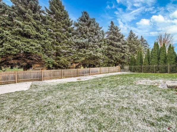41664 Stonehenge Manor Dr, Clinton Township, MI 48038