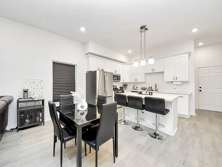 4613 Ireland St #B — Photo 17