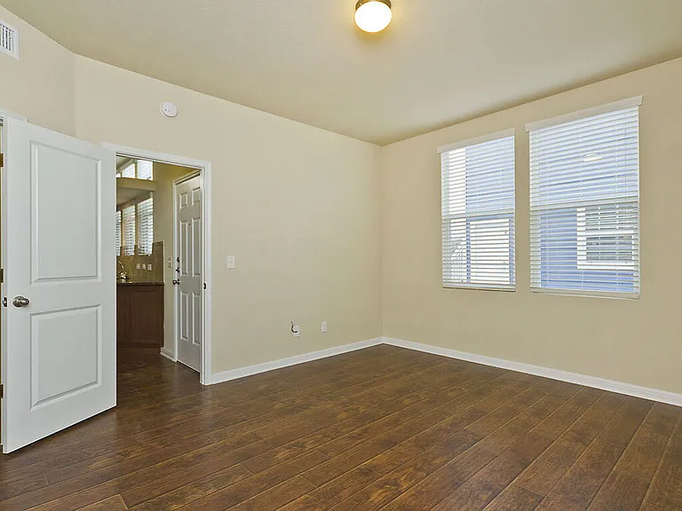 335 Rachel St — Photo 15
