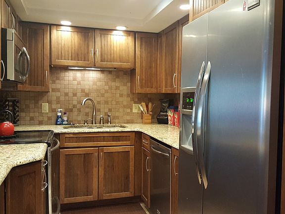 4th image of 800-12 Stratford Dr