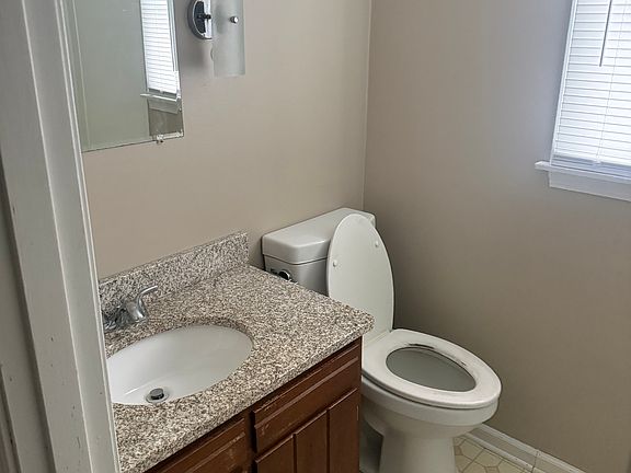 5th image of 3619 Camelot Ln