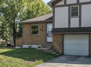 1412 E Haven Ln, Olathe, KS 66062