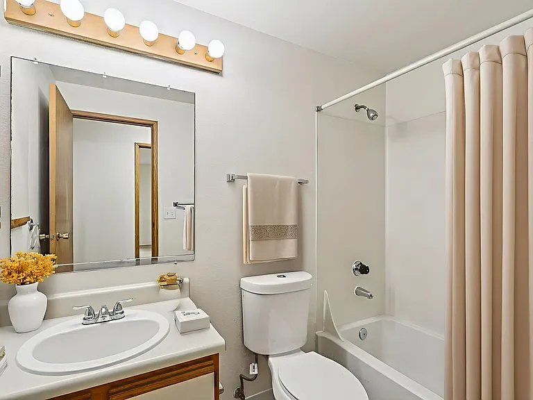 Glenbrook Apartments — Photo 11