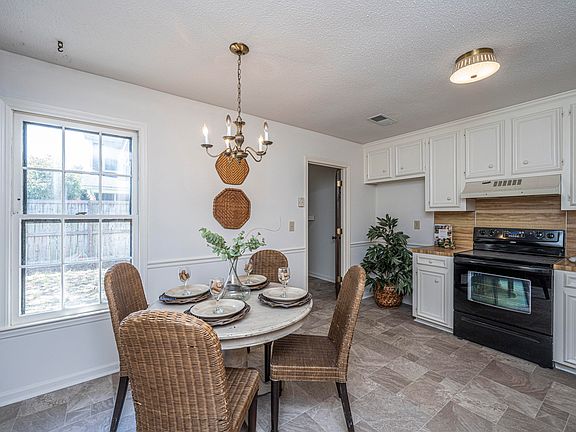 5th image of 713 Williamson Dr #A