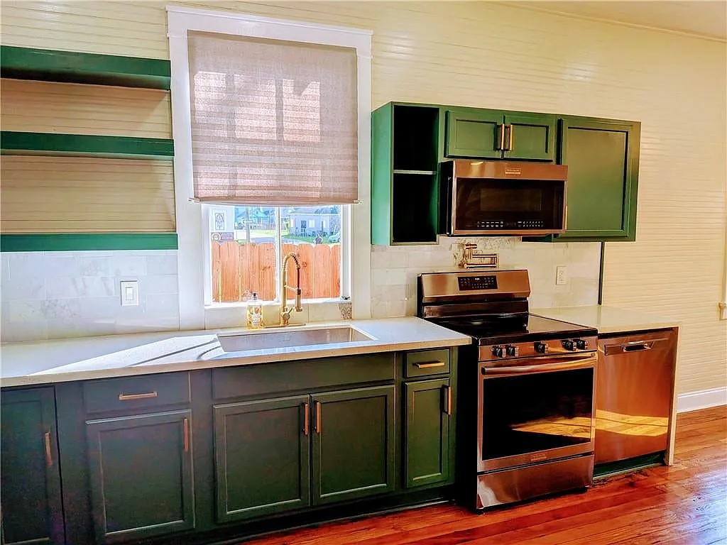 3 bed, 1250 sqft, $2,300 — Photo 4