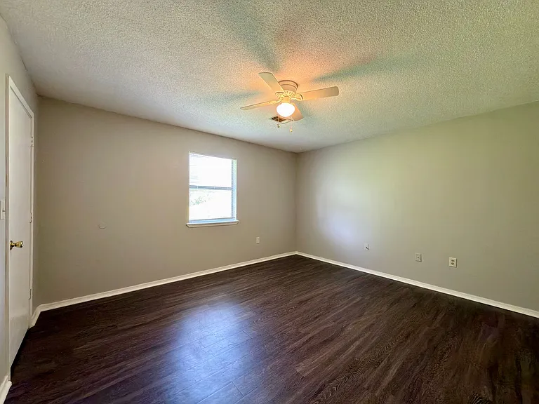 1307 N Arkansas Ave — Photo 5