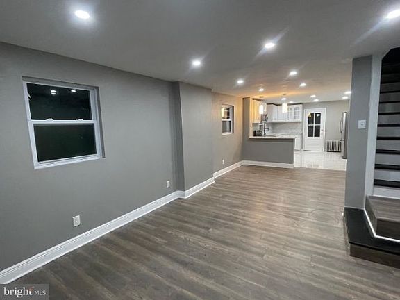 3rd image of 1027 Lois Ave