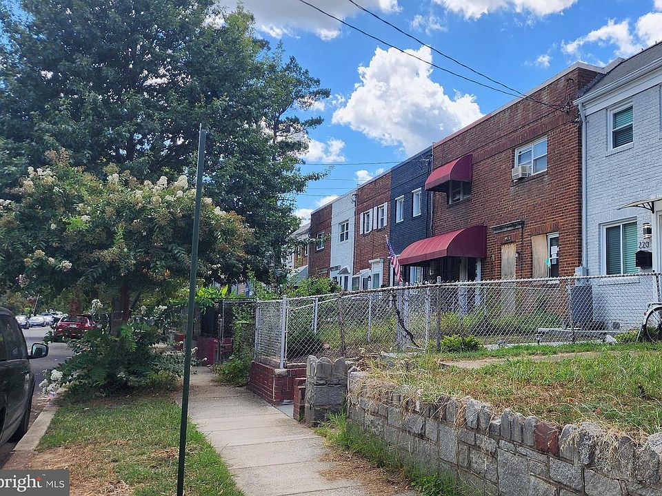 1st image of 218 35th St NE