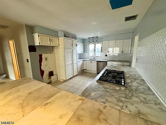 5th image of 43 Hope St