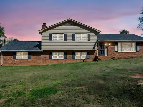 717 Richbourg Rd, Greenville, SC 29615