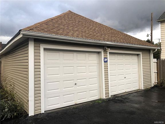 4th image of 17 Dirkson Ave