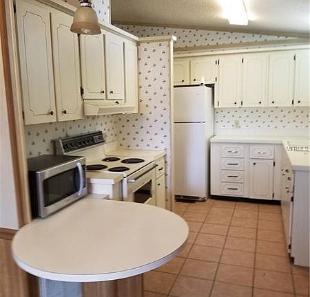 3rd image of 1833 Pauline Dr