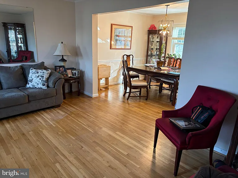 2303 Steuben Ave — Photo 12