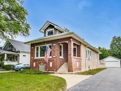 5653 N Newcastle Ave, Chicago, IL, 60631