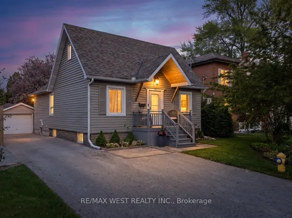 35 Gort Ave, Toronto, ON M8W 3Y7