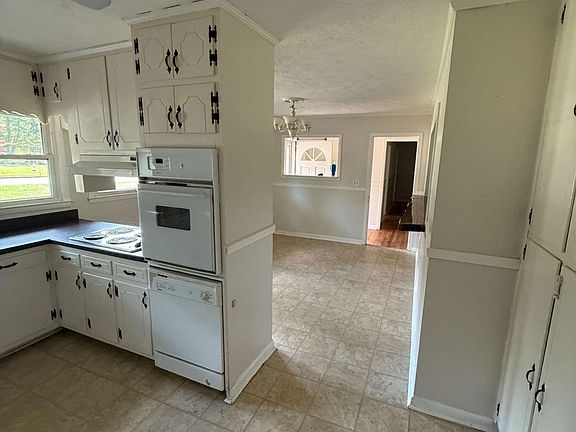 5th image of 821 Shipp Cir NW