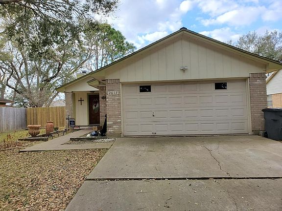 2nd image of 2617 La Mesa St