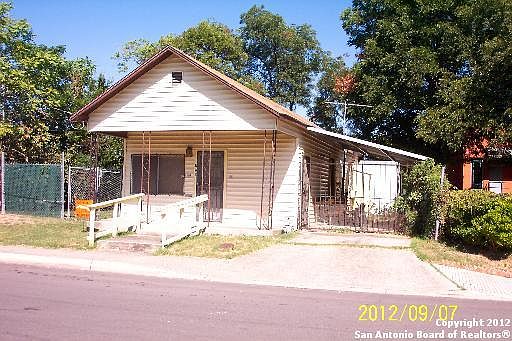 2nd image of 220 Vargas St