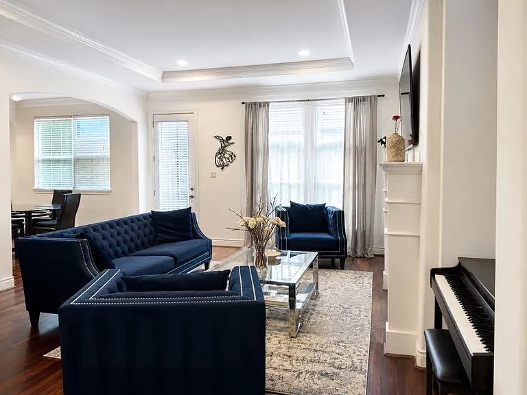 5622 Dolores St — Photo 4