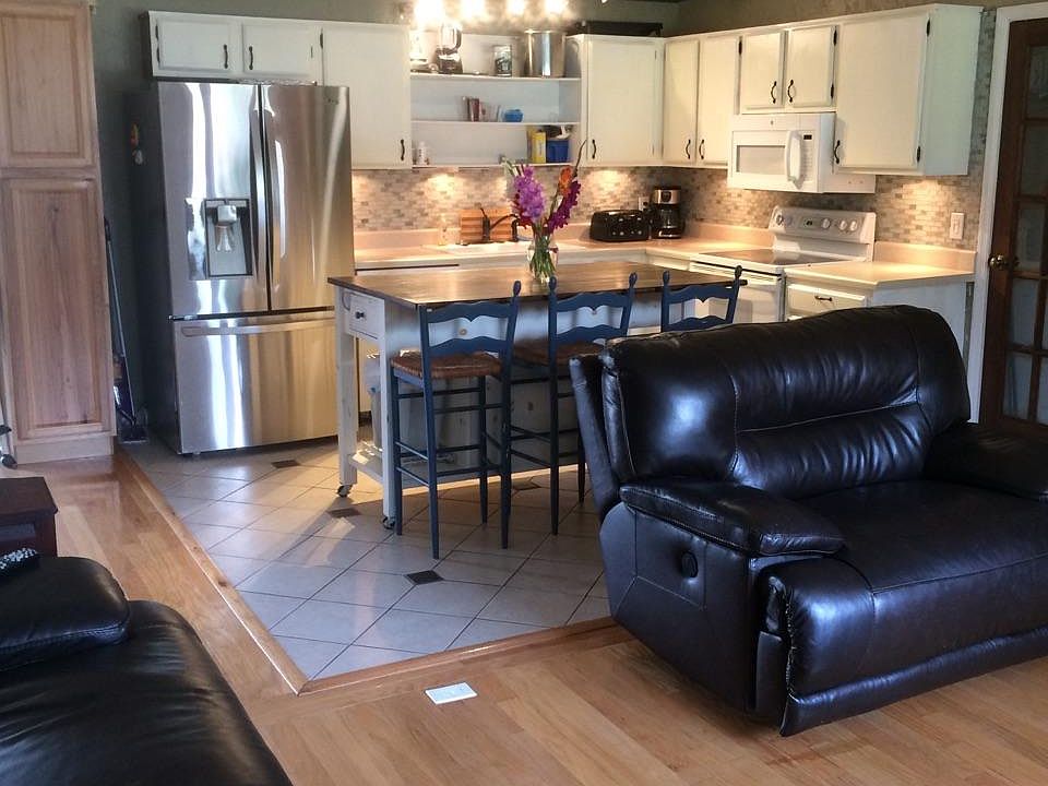 1st image of 105 Luckett Pl