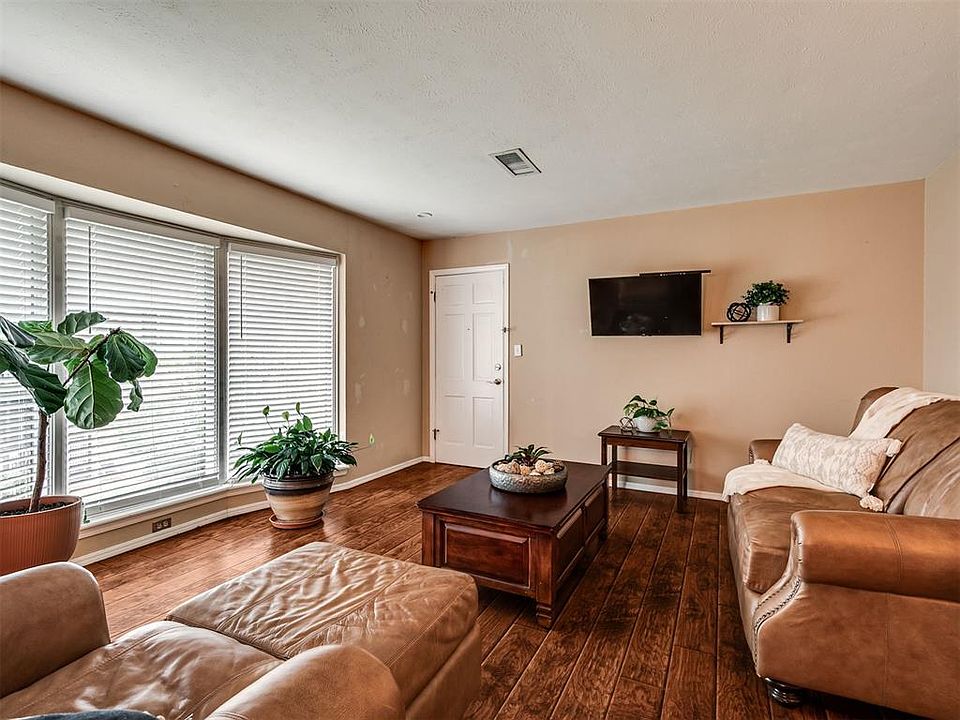 1st image of 2527 NW 62nd St APT 219