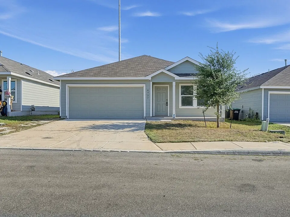 4527 Azure Pl