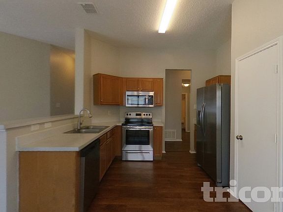 4th image of 1009 Ridge Top Dr
