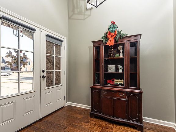 4th image of 4587 Nob Hill Dr