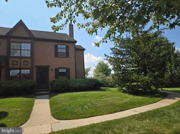 37 Barclay Ct, Lawrence Township, NJ 08648