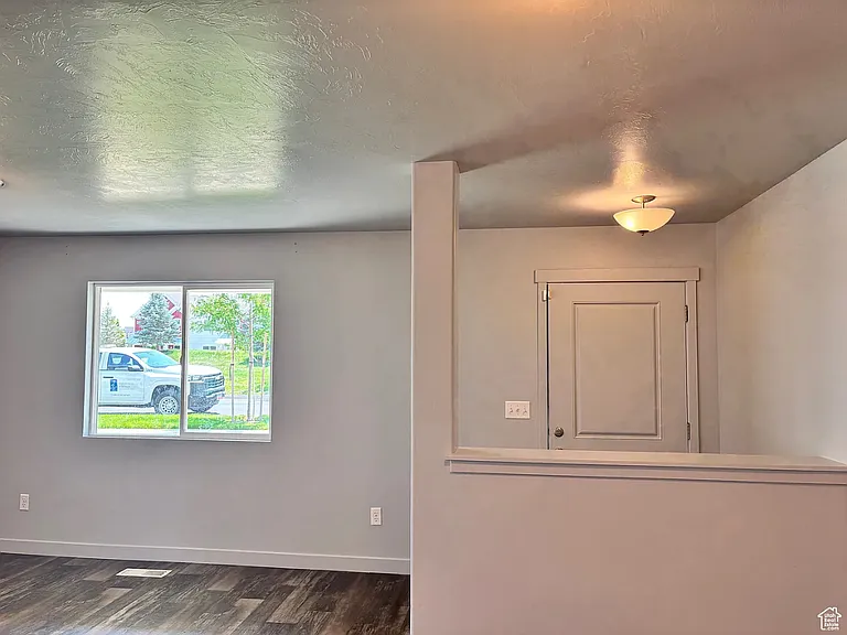 92 E Legacy Pkwy — Photo 5