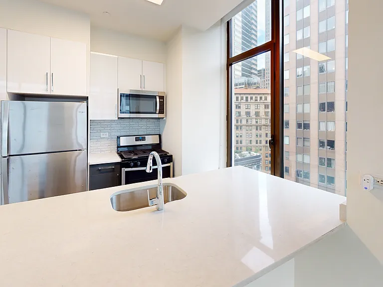 10 Hanover Square — Photo 122