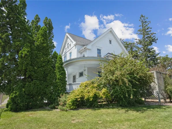 3018 1st Ave NW, Cedar Rapids, IA 52405