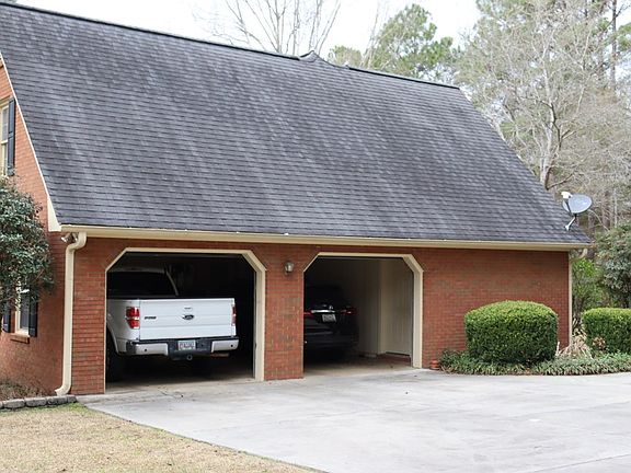 4th image of 1211 Saint Andrews Dr