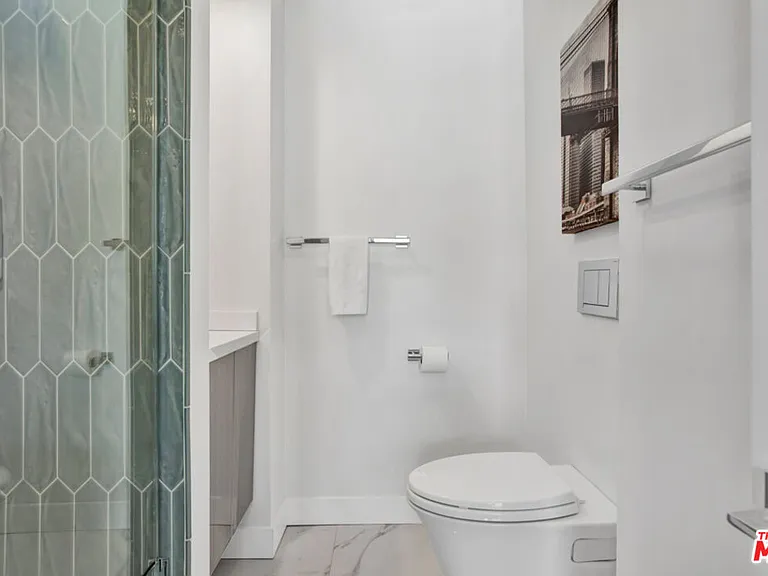 1100 Alta Loma Rd #1103 — Photo 31