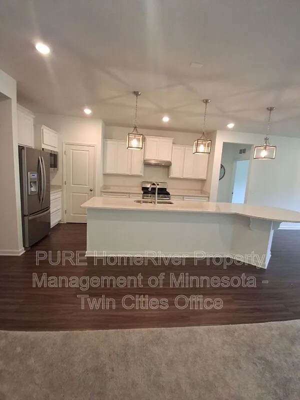3 bed, 2.0 bath, 2216 sqft, $3,000 — Photo 3