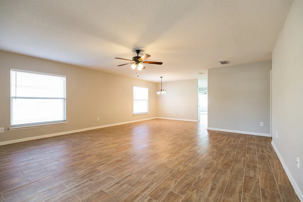 4 bed, 2.0 bath, 1732 sqft, $3,500 — Photo 3