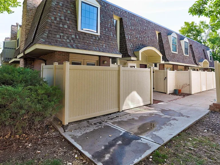 1370 S Idalia St #D — Photo 29