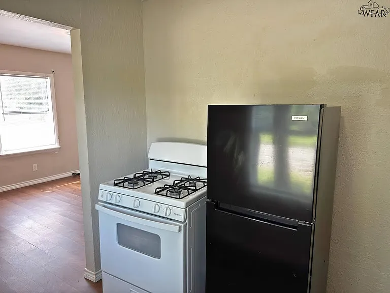 2409 Avenue D — Photo 6