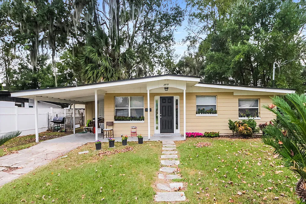 3 bed, 2.0 bath, 1512 sqft, $1,940 — Photo 1