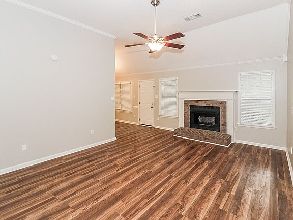 4th image of 225 Lakewood Dr