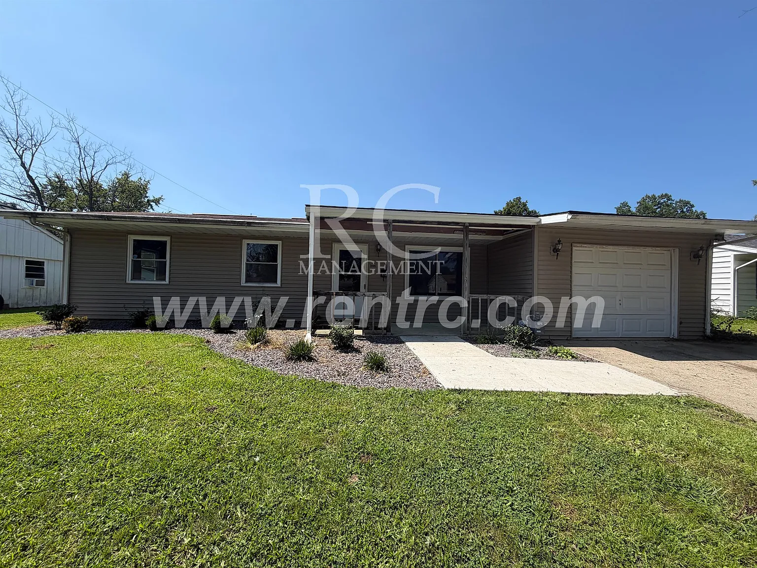 3 bed, 1150 sqft, $1,200 — Photo 1