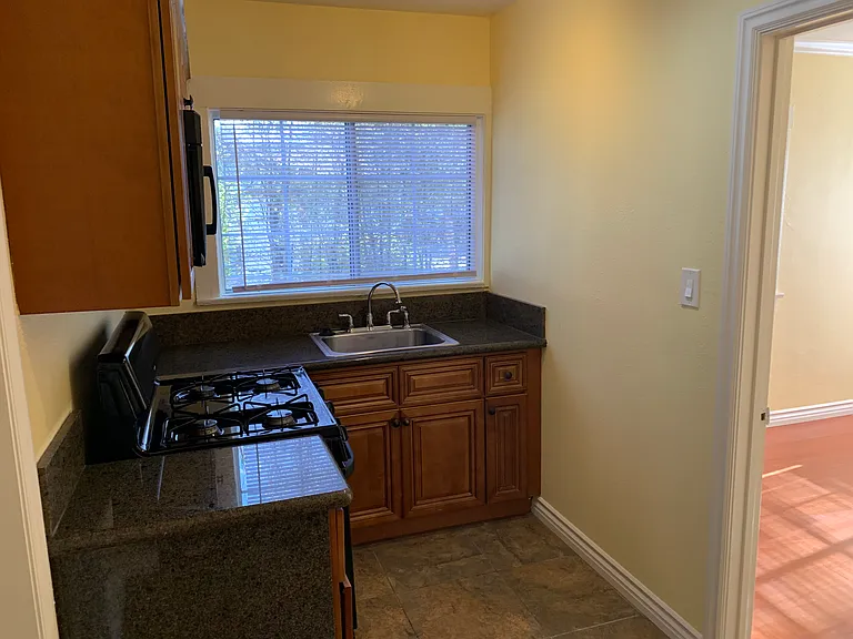 553 Lincoln Ave — Photo 3