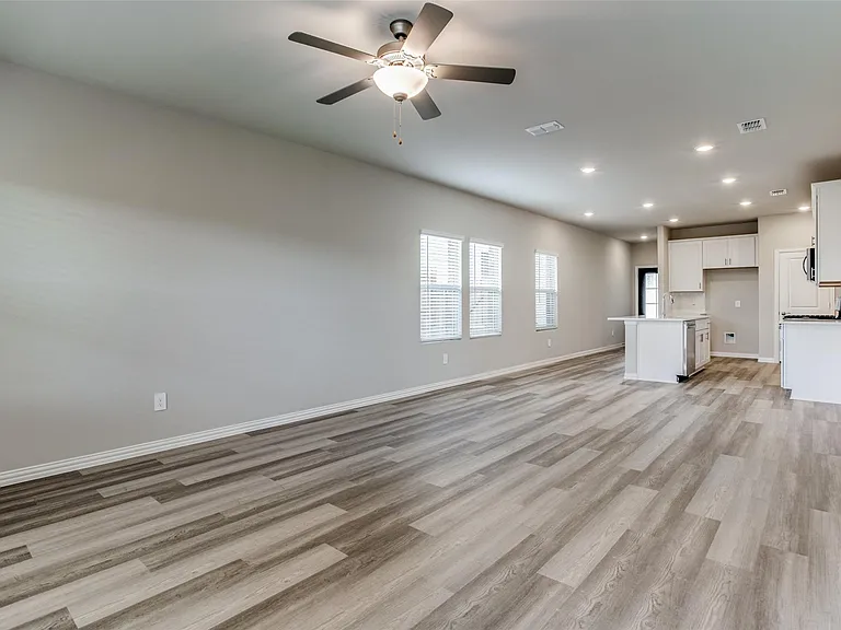 612 McKenna Dr — Photo 8