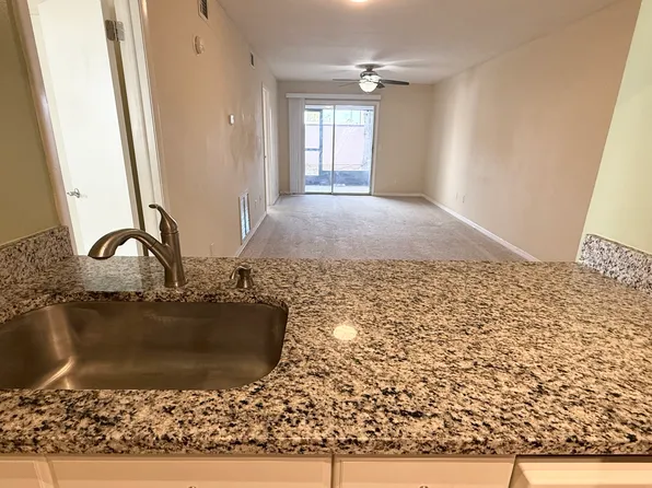 3802 N Oak Dr Unit W11, Tampa, FL 33611