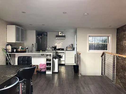 Rented by Avenue Real Estate | media 10